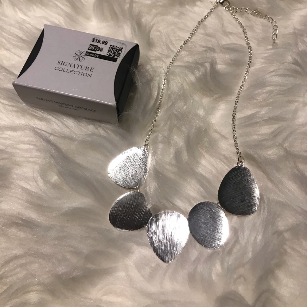 Avon Perfect Horizon Necklace Silvertone